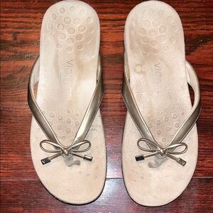 Vionic Women's Gold Bow Sandals